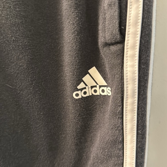 Adidas small sweats - Picture 2 of 4